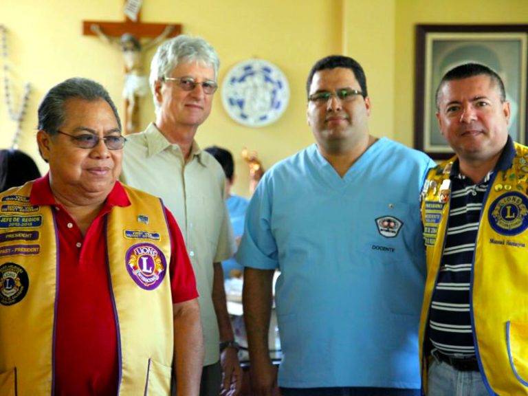 Donación de Lentes Guaduados para Adultos al Club de Leones - Los Fundadores El Salvador